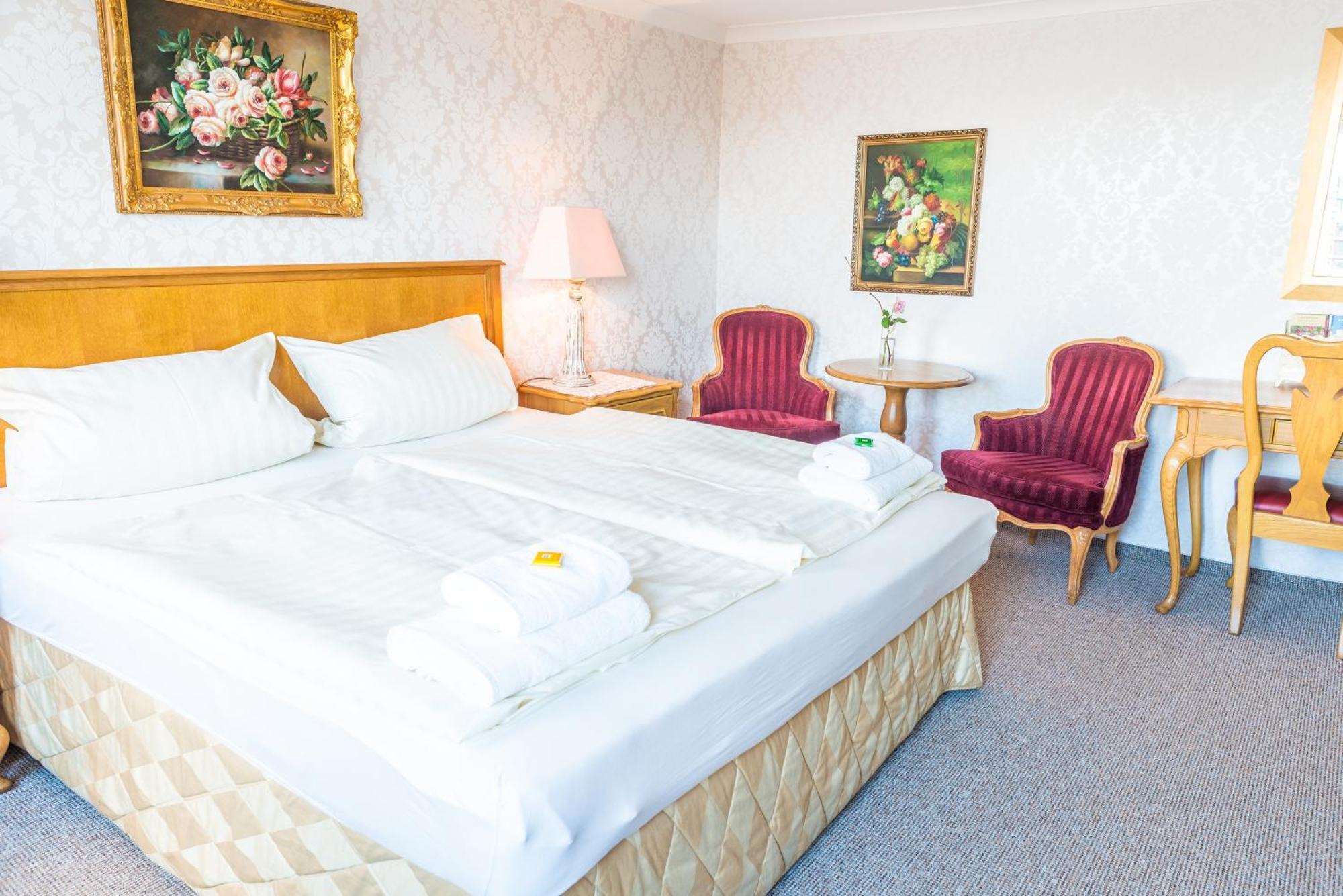 Romantisches Hotel Zur Traube Schwerin Schwerin  Zimmer foto